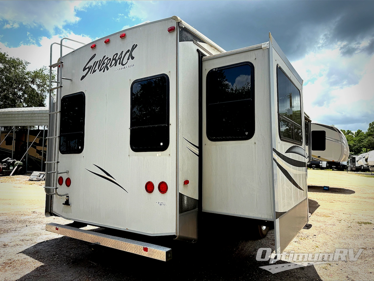 2011 Forest River Cedar Creek Silverback 33L Photo 22