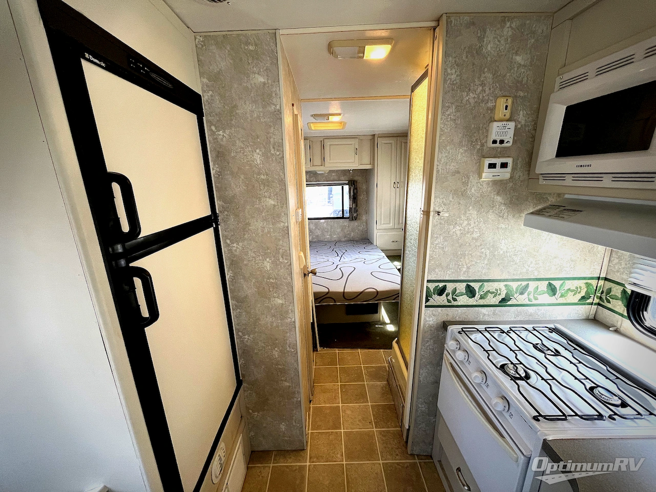 2005 Coachmen Freelander 2890QB Photo 8