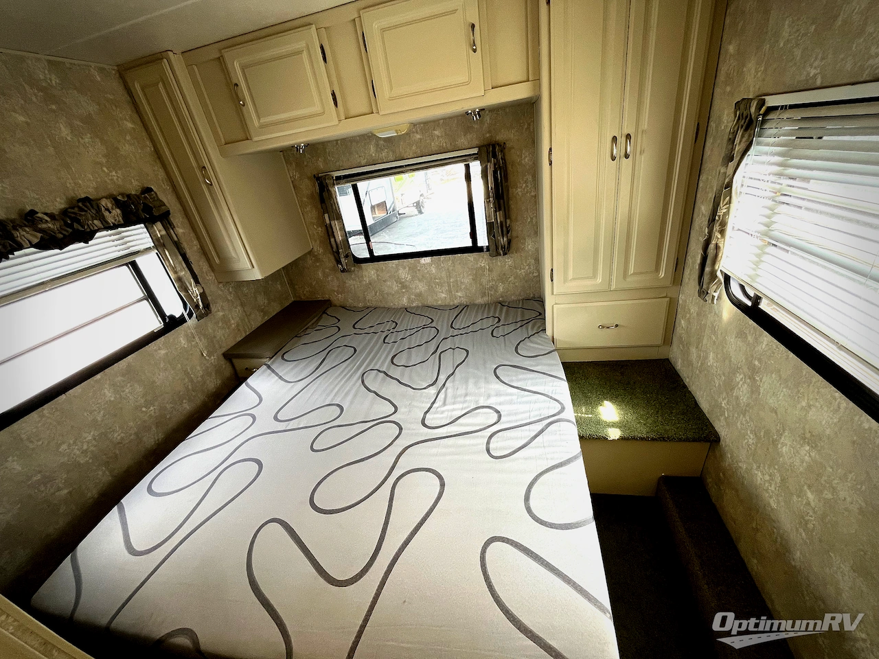 2005 Coachmen Freelander 2890QB Photo 9