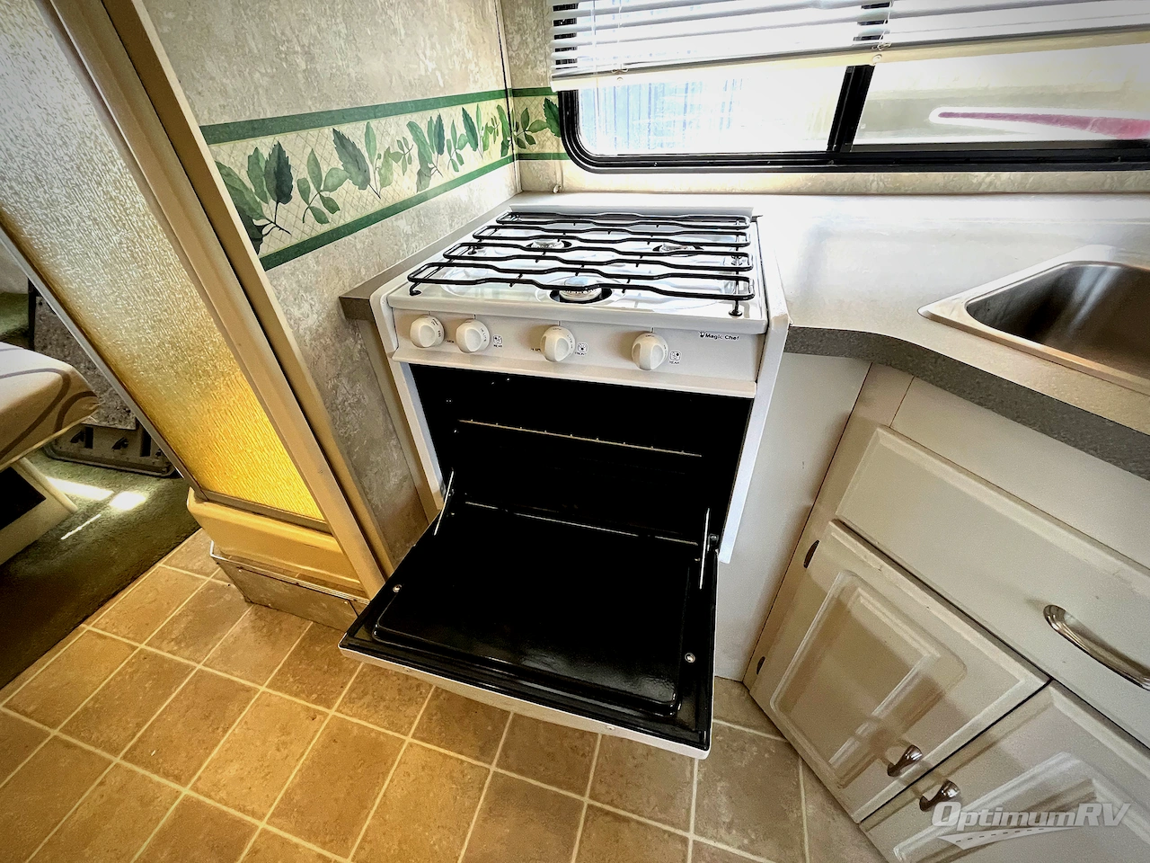 2005 Coachmen Freelander 2890QB Photo 16