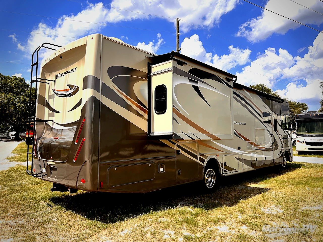 2019 Thor Windsport 35M Photo 3