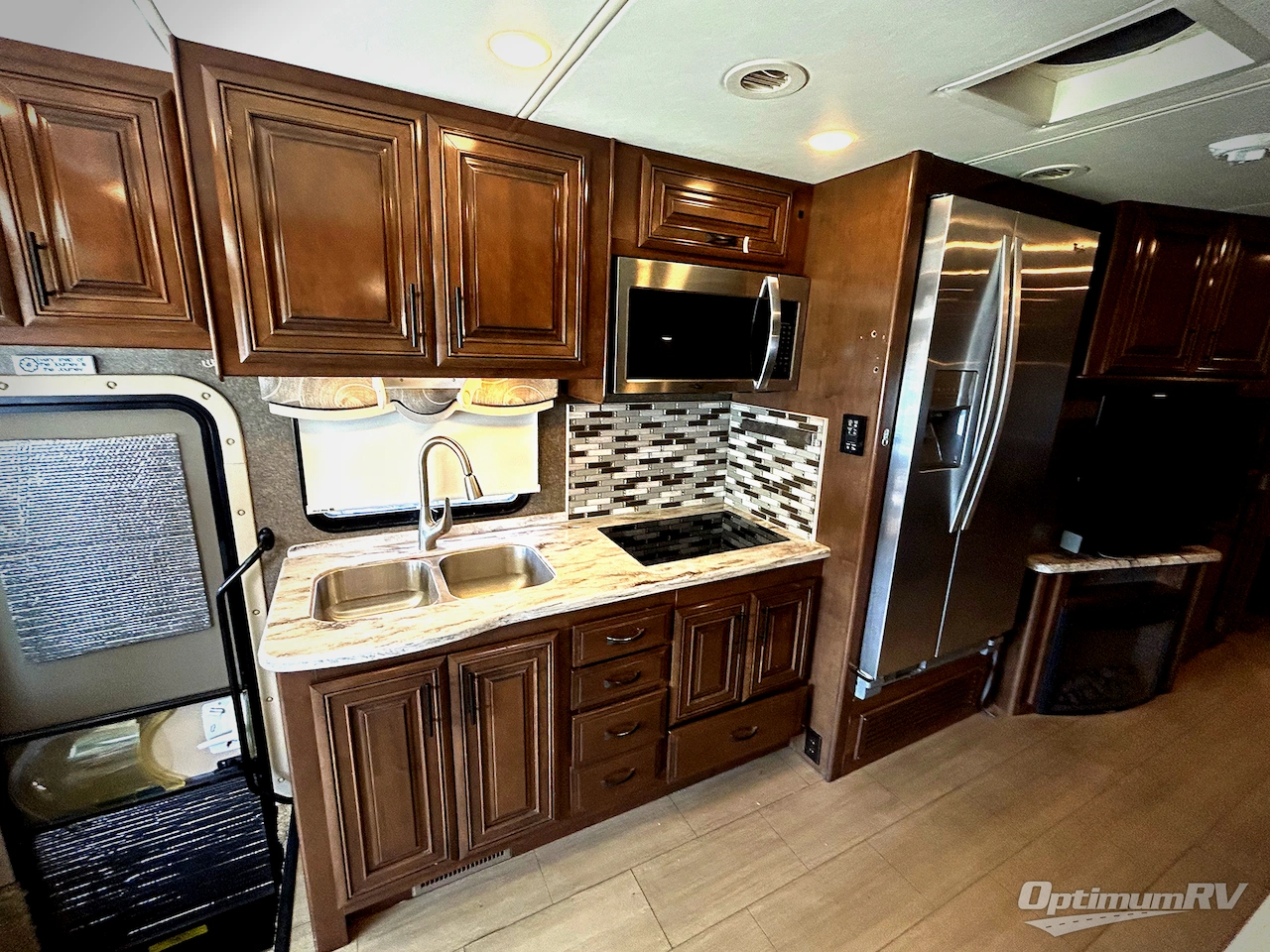 2018 Thor Challenger 37LX Photo 9