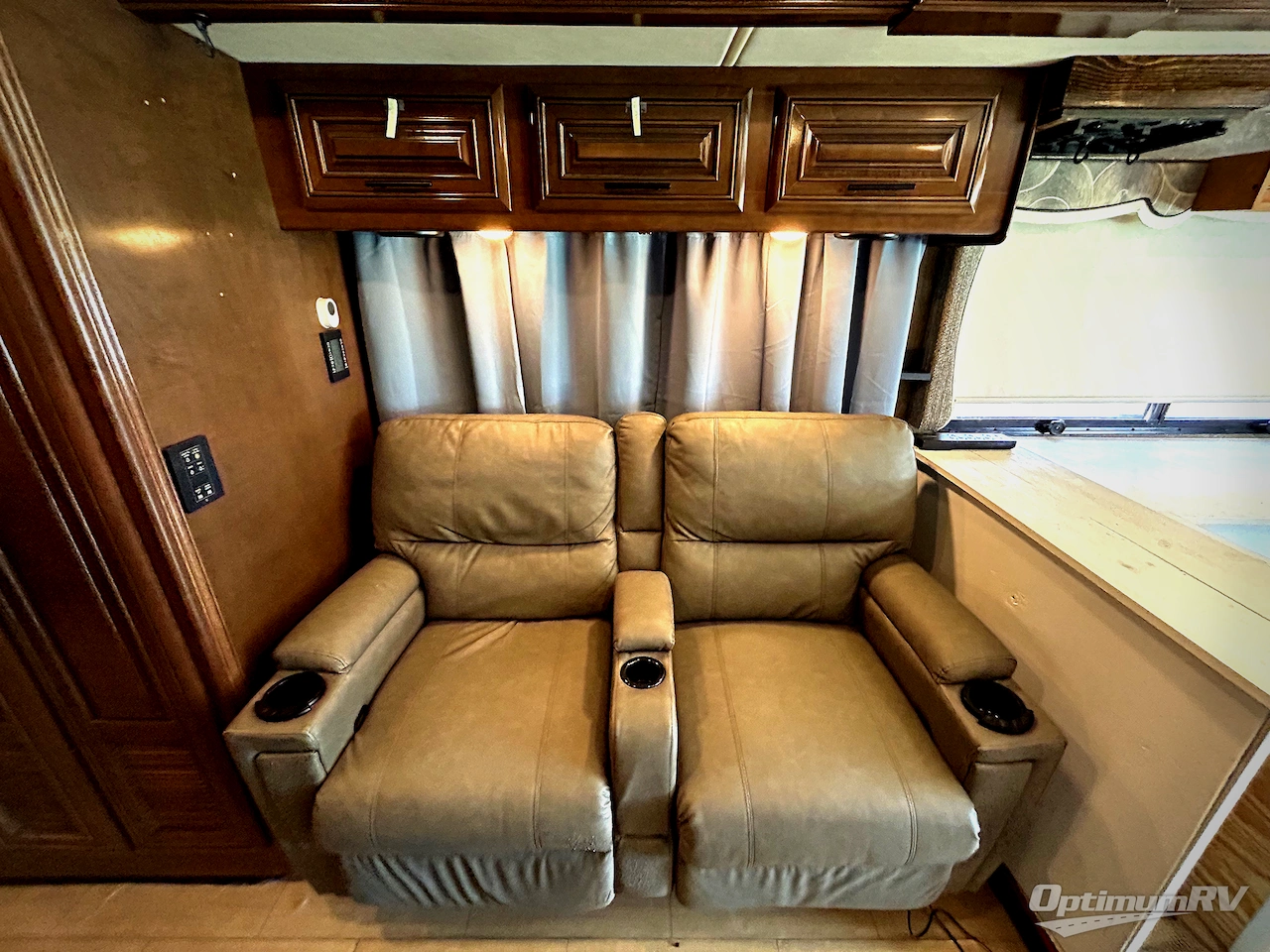 2018 Thor Challenger 37LX Photo 11