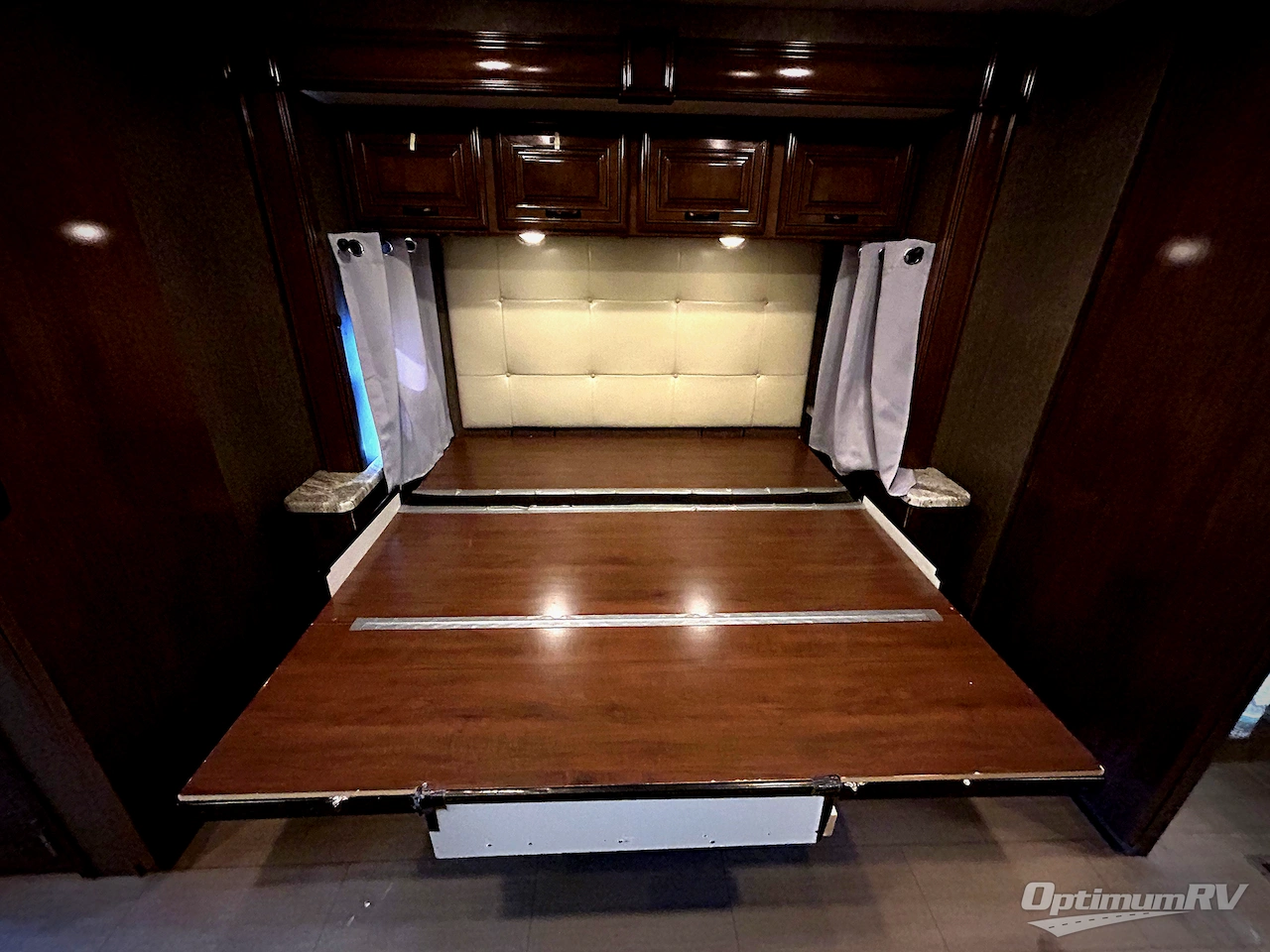 2018 Thor Challenger 37LX Photo 15
