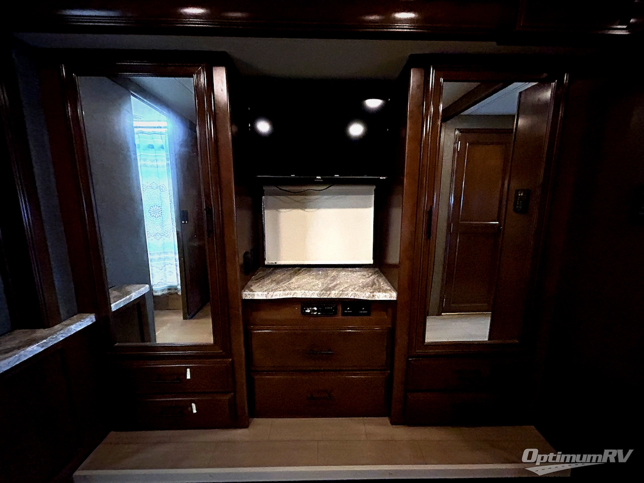 2018 Thor Challenger 37LX Photo 16