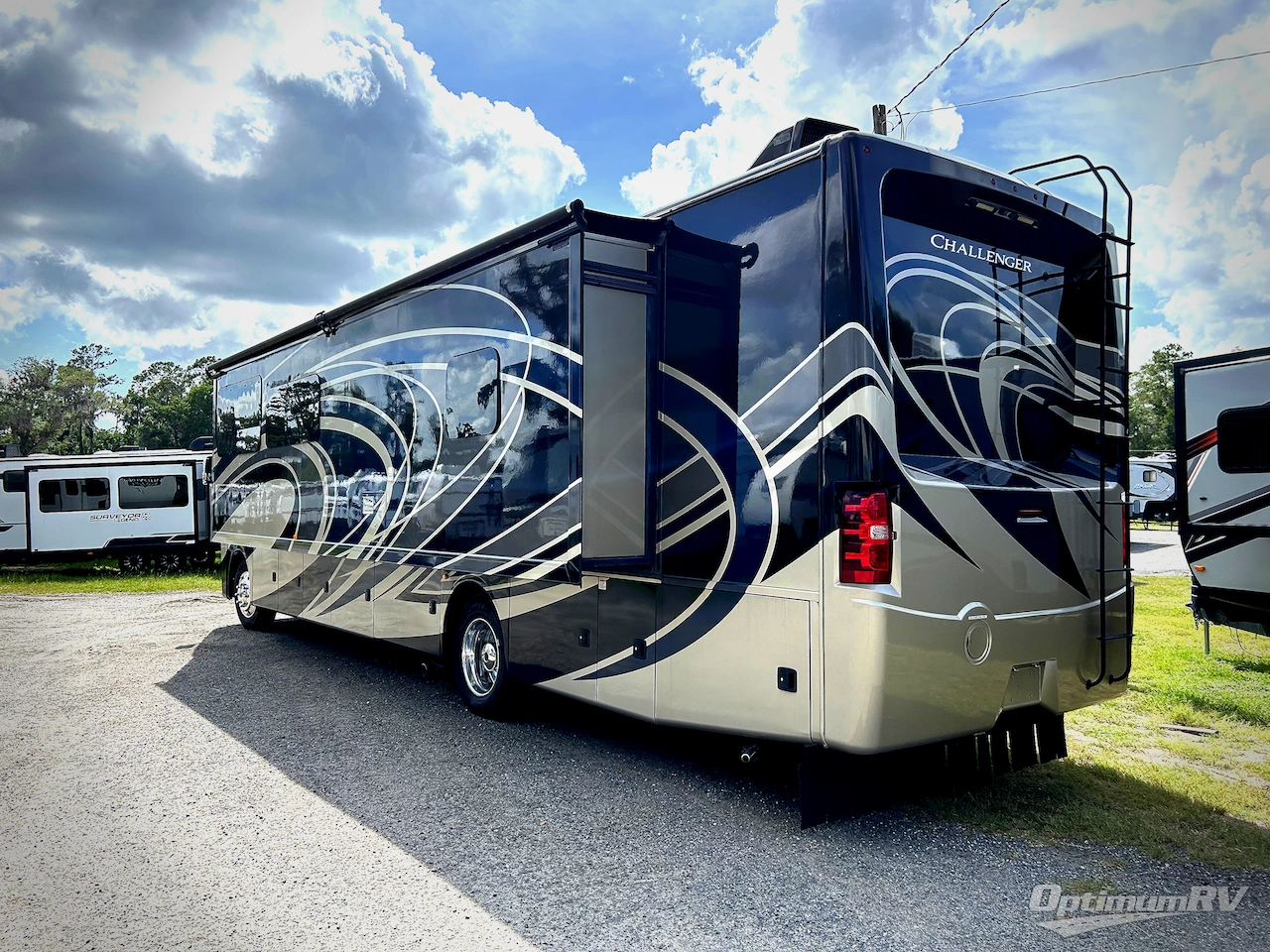 2018 Thor Challenger 37LX Photo 2