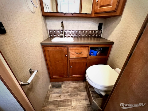 2017 Winnebago Vista LX 30T RV Photo 4
