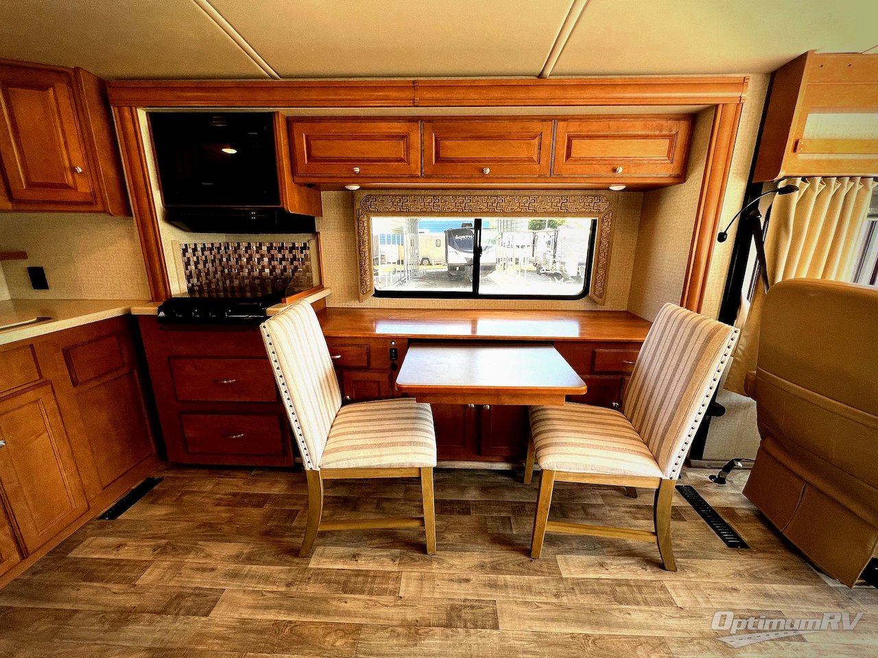 2017 Winnebago Vista LX 30T Photo 7