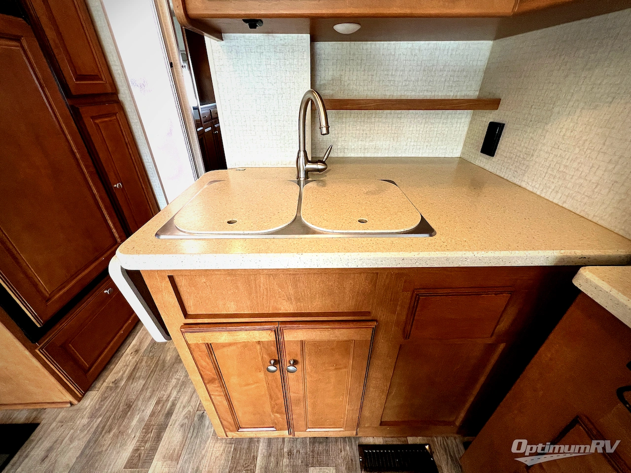 2017 Winnebago Vista LX 30T Photo 11