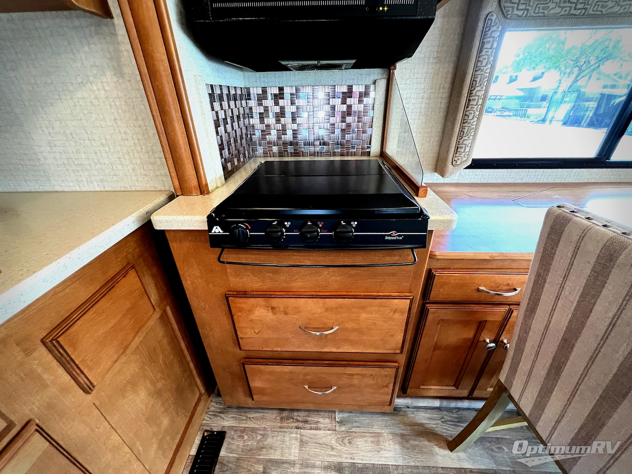 2017 Winnebago Vista LX 30T Photo 12
