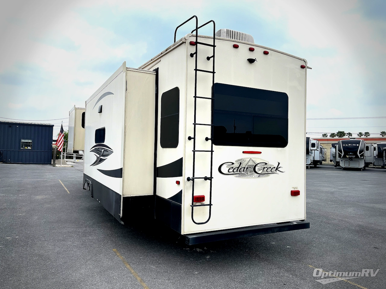 2019 Forest River Cedar Creek Hathaway Edition 38FBD Photo 4