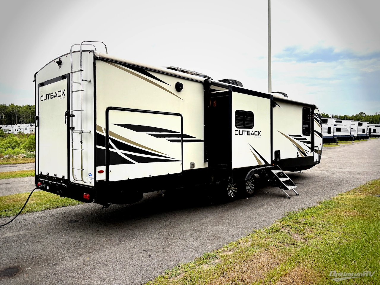 2022 Keystone Outback 335CG Photo 2