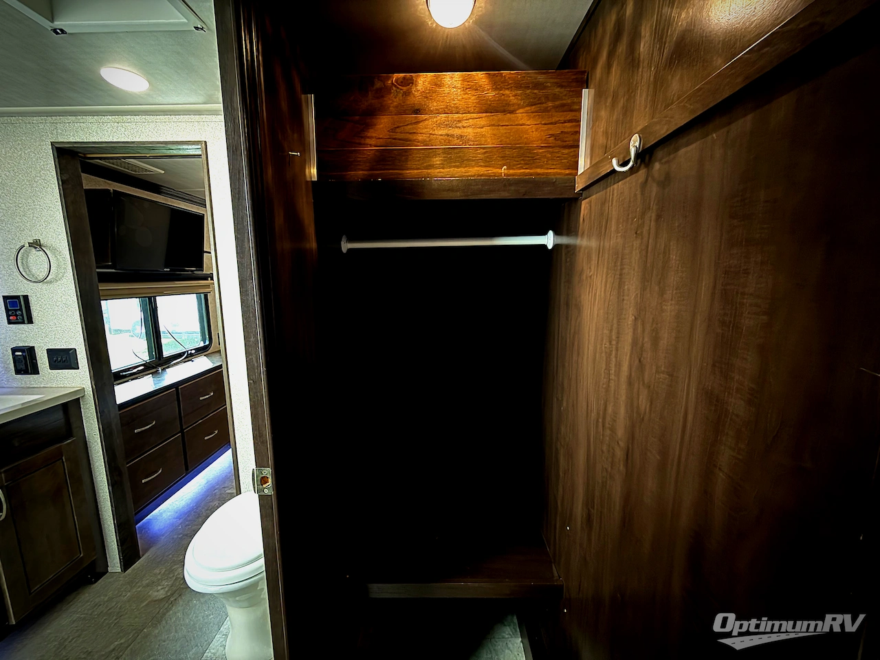 2019 Forest River Cedar Creek Hathaway Edition 38DBRK Photo 18