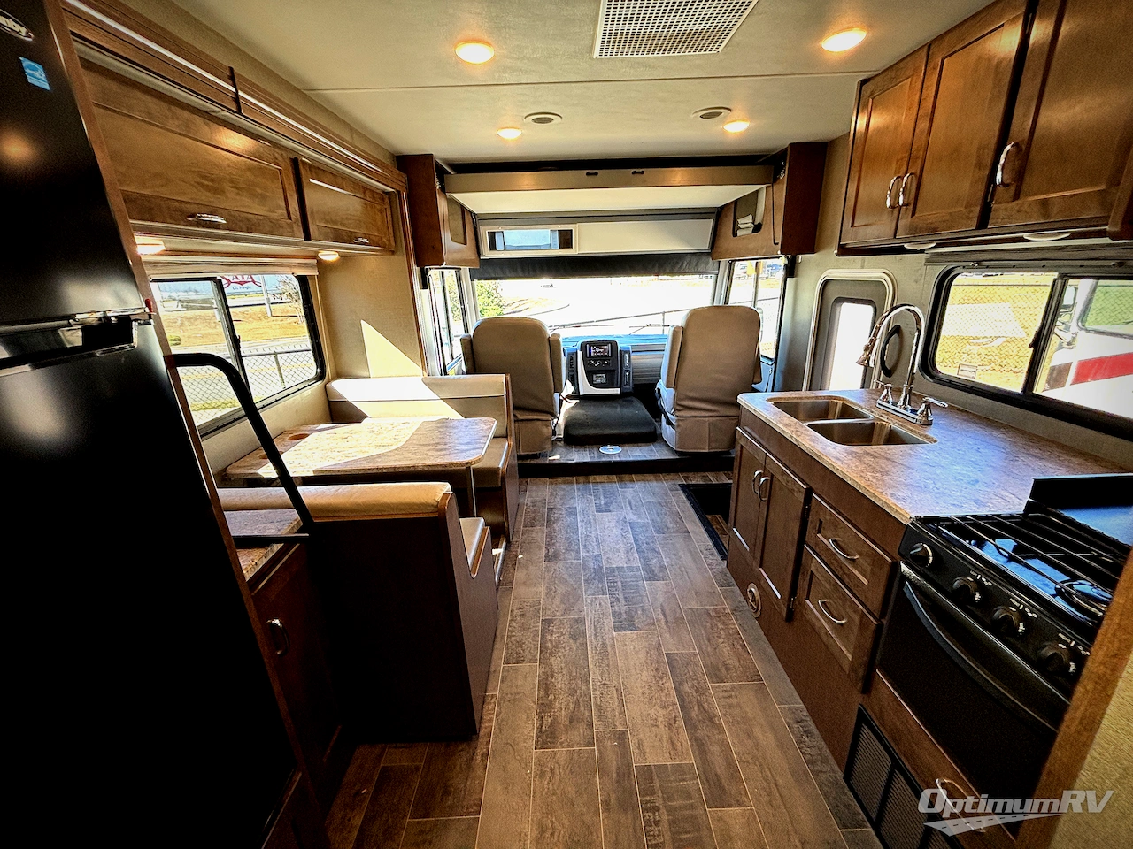 2020 Winnebago Intent 26M Photo 12