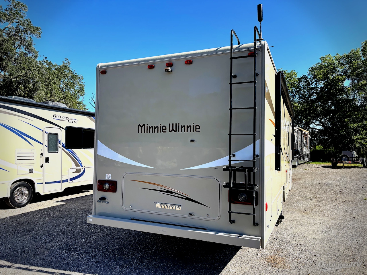 2019 Winnebago Minnie Winnie 31K Photo 2