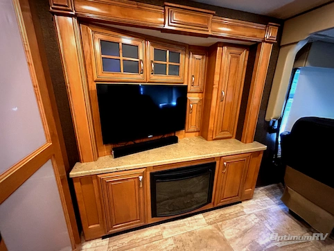 2016 Thor Challenger 37KT RV Photo 3