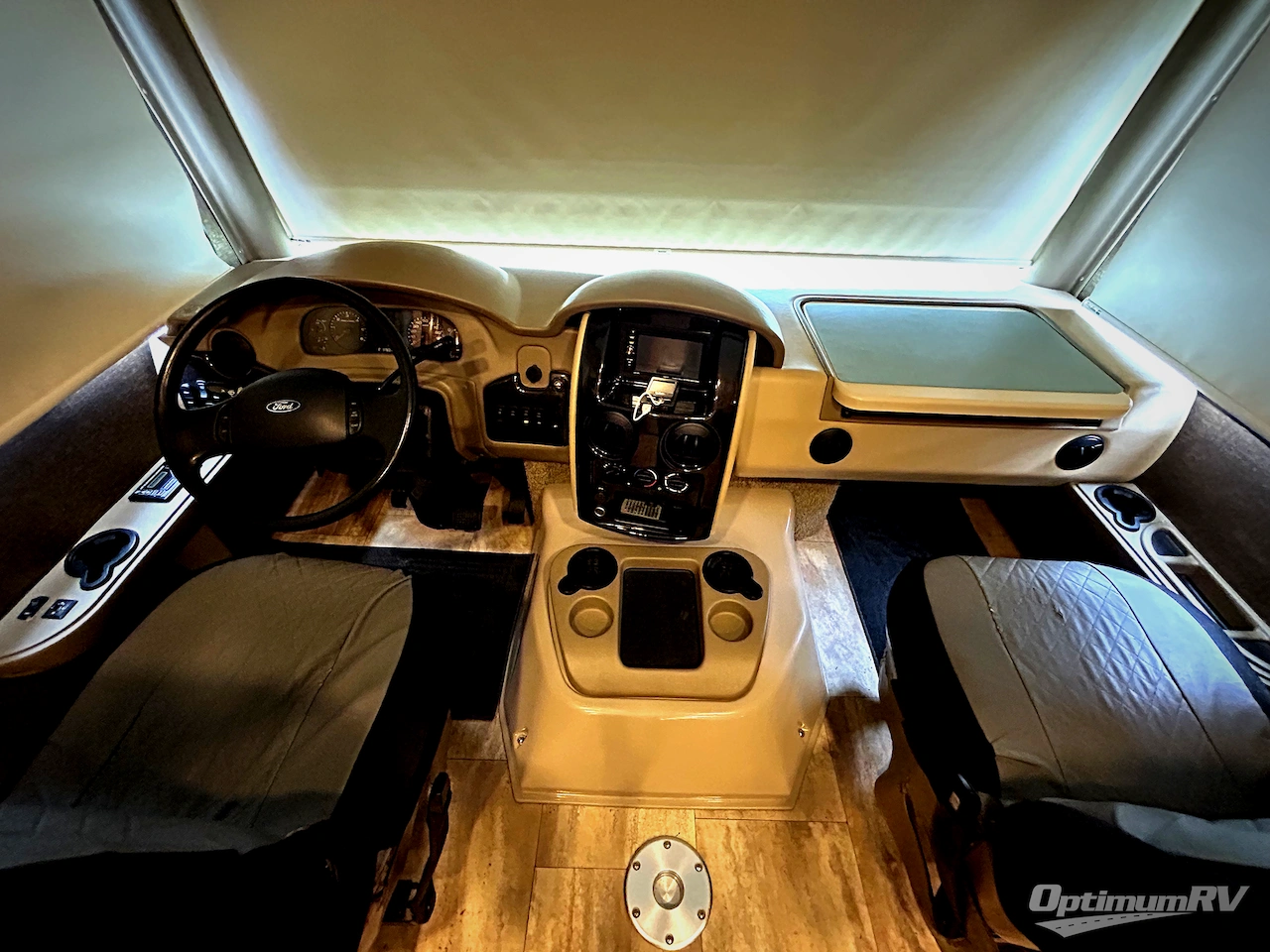 2016 Thor Challenger 37KT Photo 8