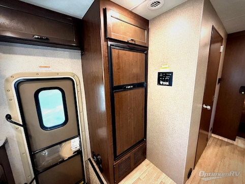 2020 Thor Freedom Traveler A30 RV Photo 3