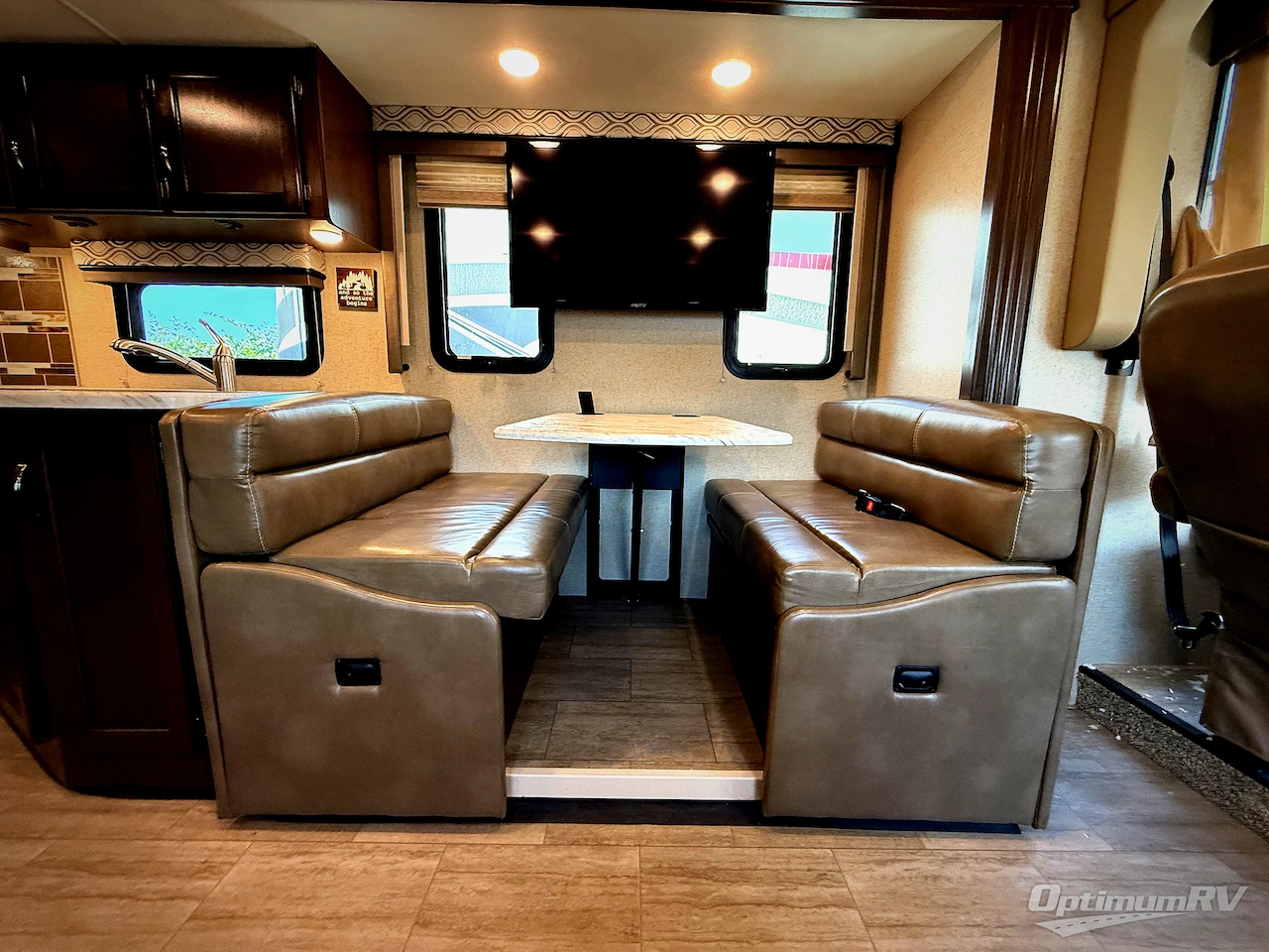 2020 Thor Freedom Traveler A30 Photo 7