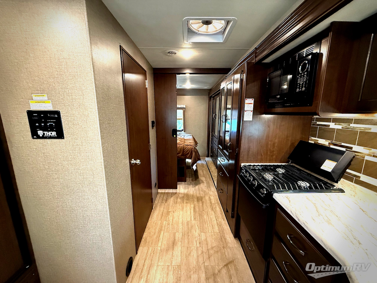 2020 Thor Freedom Traveler A30 Photo 12