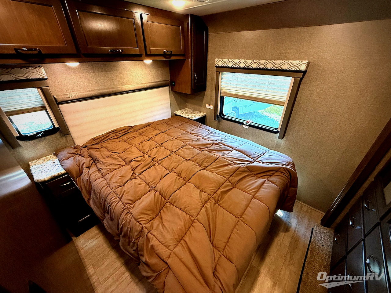 2020 Thor Freedom Traveler A30 Photo 15