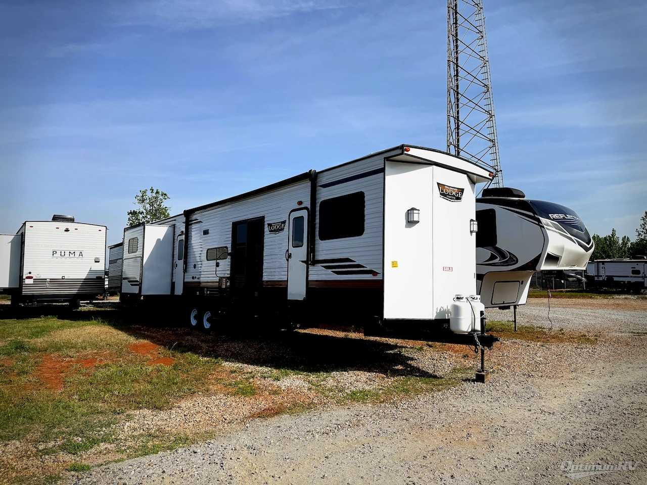 2023 Forest River Wildwood Lodge 42QBQ Photo 1