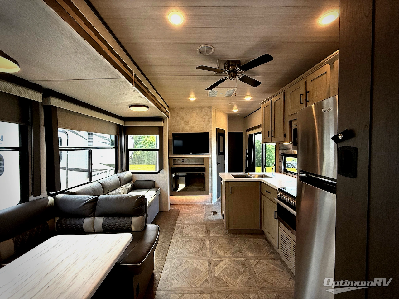 2023 Forest River Wildwood Lodge 42QBQ Photo 2