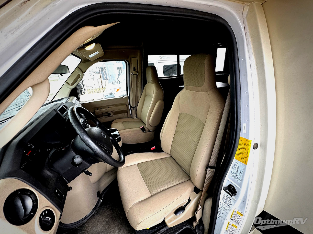 2020 Coachmen Freelander 32DS Ford 450 Photo 2