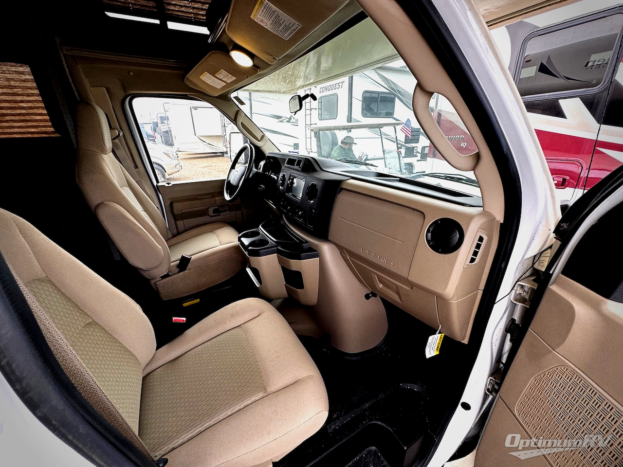 2020 Coachmen Freelander 32DS Ford 450 Photo 3