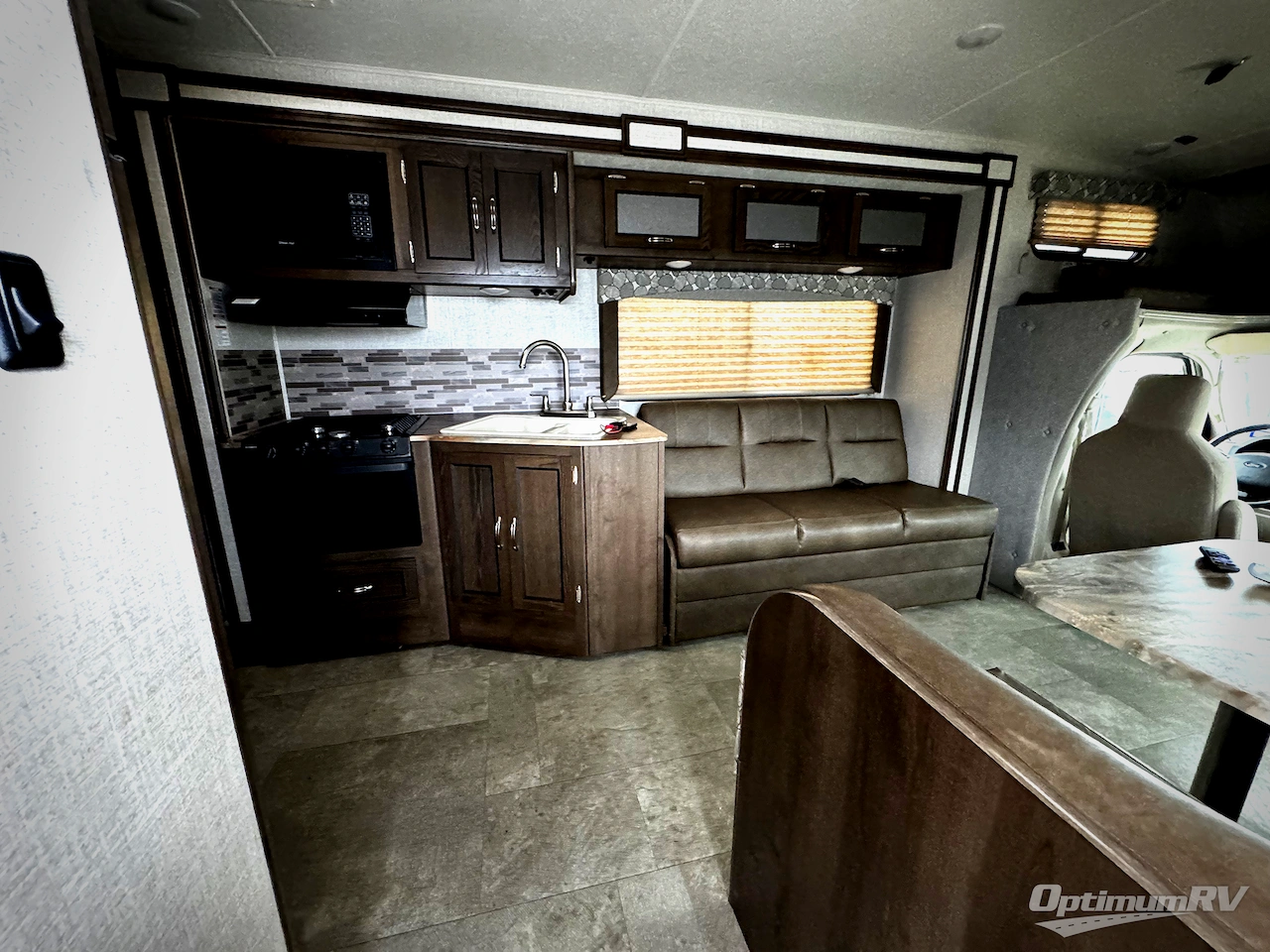 2020 Coachmen Freelander 32DS Ford 450 Photo 6