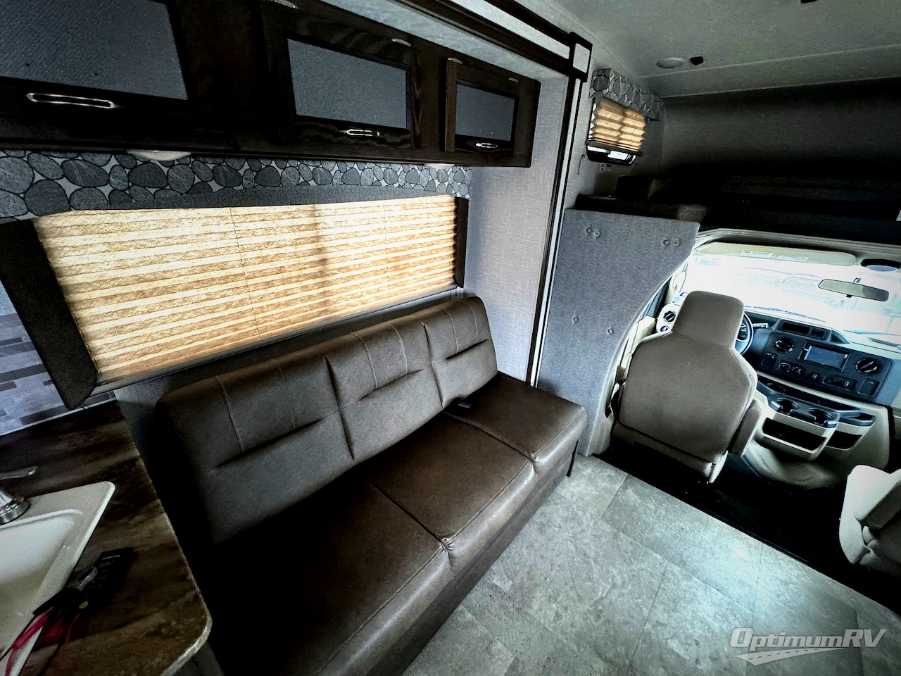 2020 Coachmen Freelander 32DS Ford 450 Photo 10