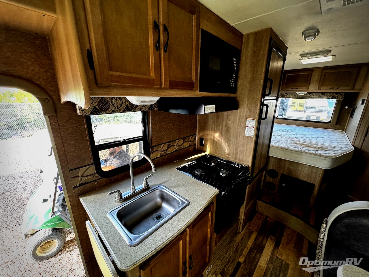 2015 Coachmen Freelander 22QBC Photo 10