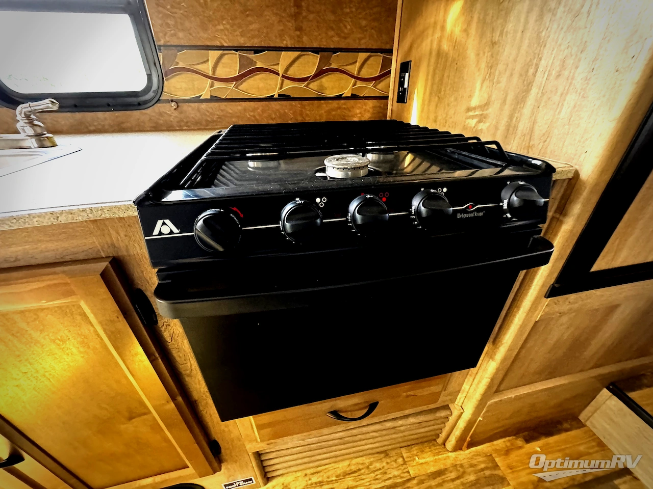 2015 Coachmen Freelander 22QBC Photo 12