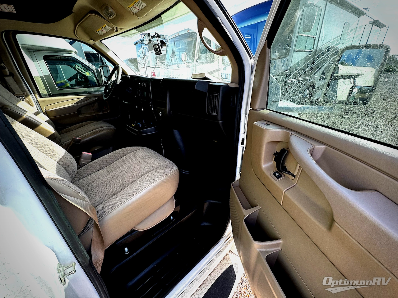 2015 Coachmen Freelander 22QBC Photo 3