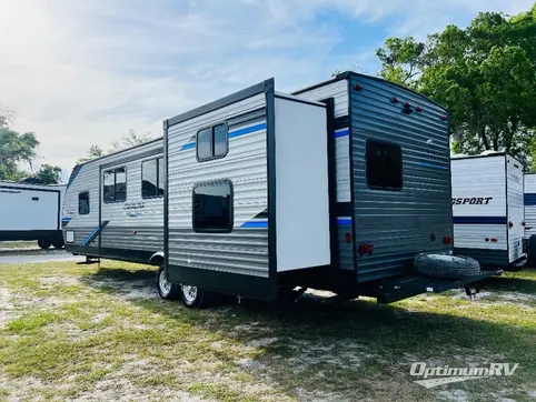 2022 Coachmen Catalina Legacy 323BHDSCK RV Photo 3