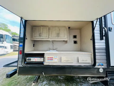 2022 Coachmen Catalina Legacy 323BHDSCK RV Photo 4