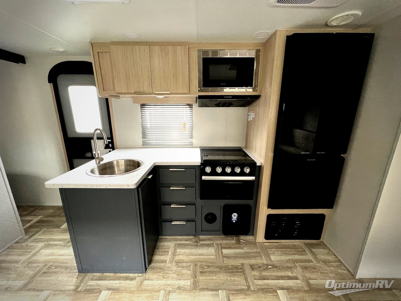 2025 Prime Time Tracer 308BRDLE Photo 10