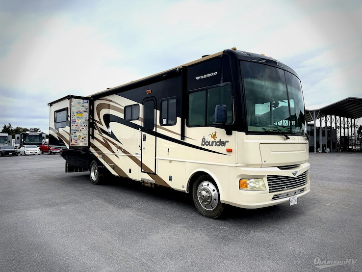 2007 Fleetwood Bounder 35E RV Photo 1