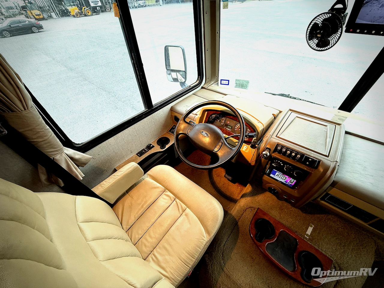 2007 Fleetwood Bounder 35E Photo 6