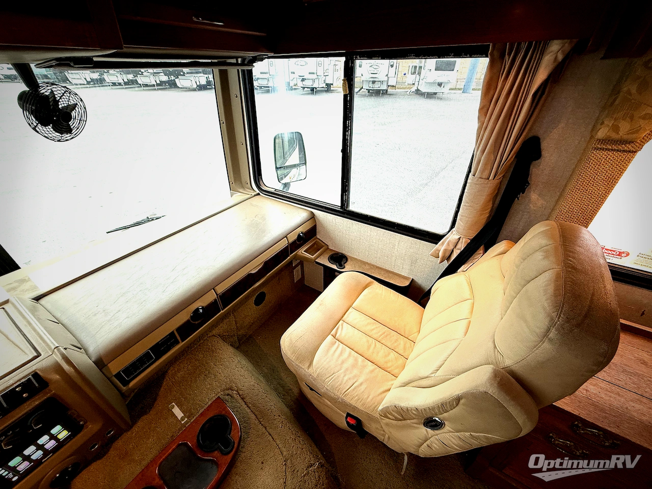 2007 Fleetwood Bounder 35E Photo 8