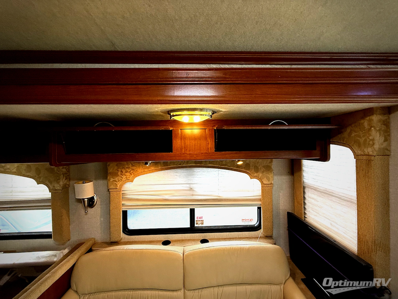 2007 Fleetwood Bounder 35E Photo 11