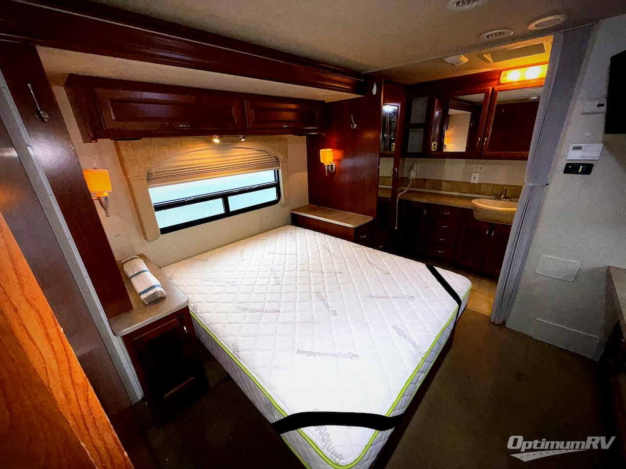 2007 Fleetwood Bounder 35E Photo 21