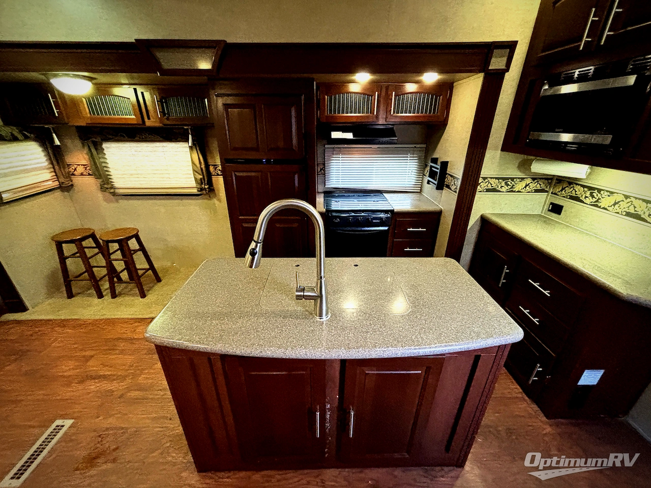 2015 Forest River Rockwood Signature Ultra Lite 8289WS Photo 4