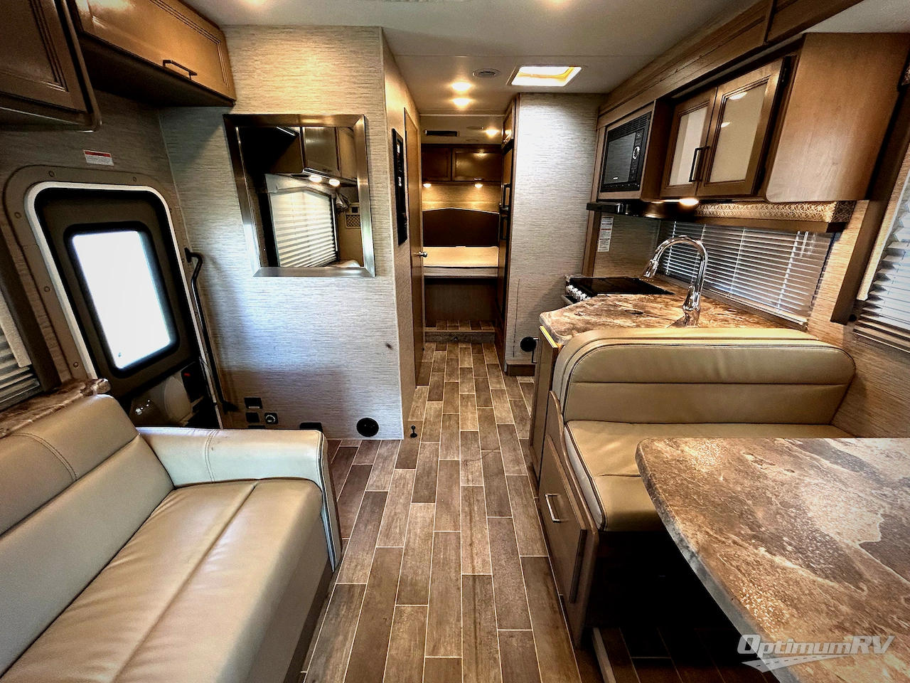 2022 Thor Chateau 28Z Photo 4