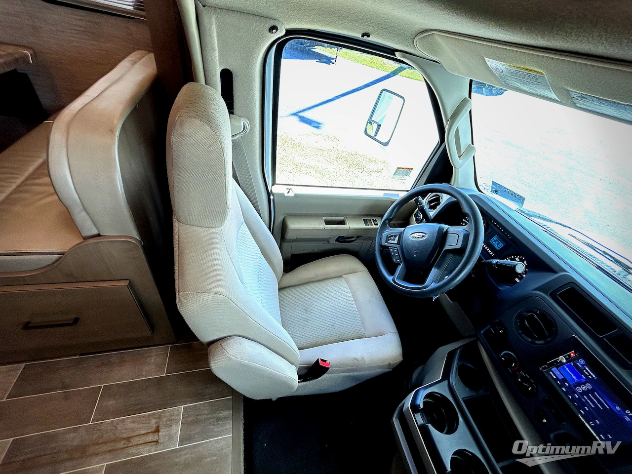 2022 Thor Chateau 28Z Photo 7