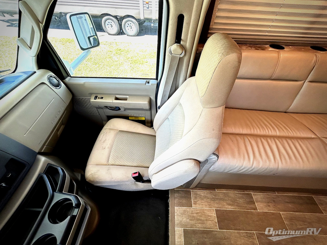 2022 Thor Chateau 28Z Photo 9