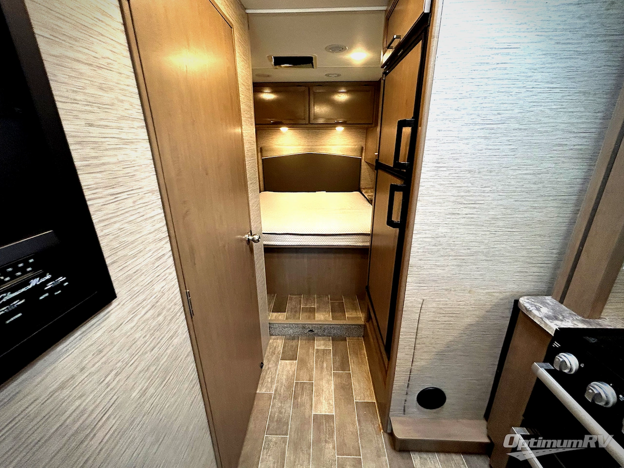 2022 Thor Chateau 28Z Photo 15