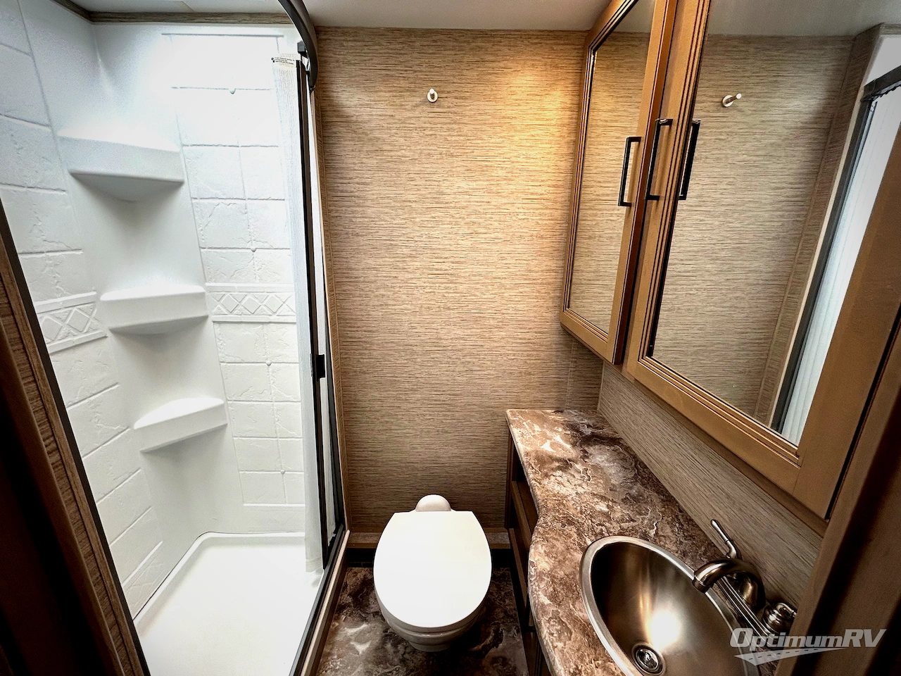 2022 Thor Chateau 28Z Photo 16