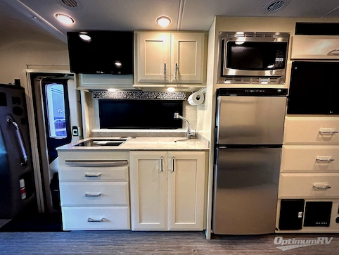 2022 Tiffin Wayfarer 25 RW RV Photo 2