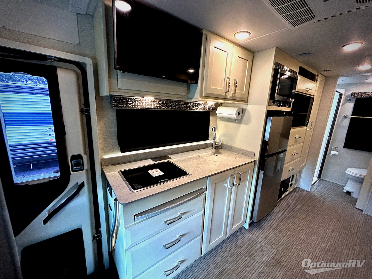 2022 Tiffin Wayfarer 25 RW Photo 12